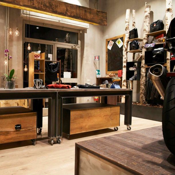 Gorza S.r.l. - Realizzazioni - Arredo con pali in betulla