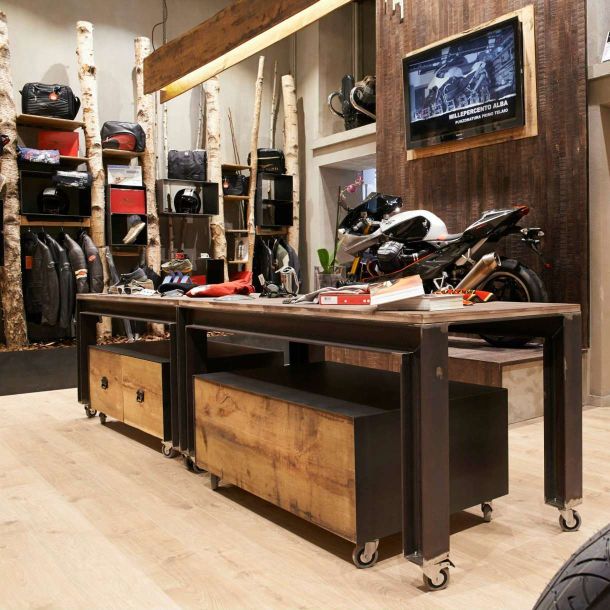 Gorza S.r.l. - Realizzazioni - Arredo con pali in betulla